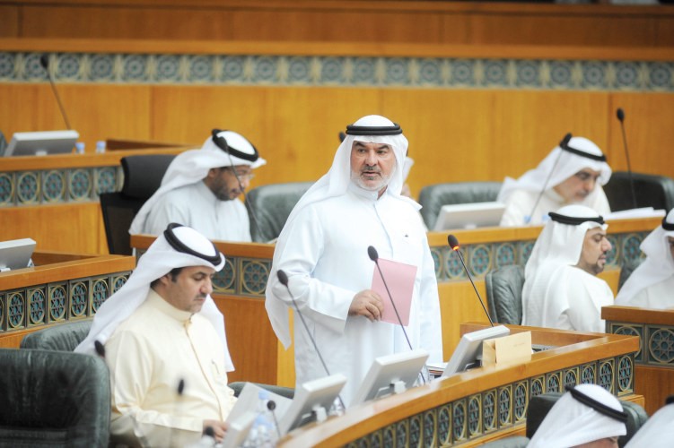 صالح عاشور متحدثا ﻿