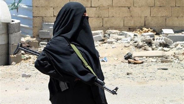 "رامبو" يمنية تقتل 5 حوثيين دفاعا عن زوجها