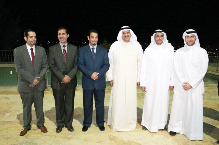 الشيخ سلمان الحمود مع السفير دحمد الدعيج واركان السفارة ومراسل كونا في عمان الزميل محمود بوشهري﻿