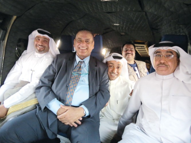 الزملاء عدنان الراشد ود وليد السيف وسعود الخالدي ويوسف صفر وعلي العجمي في المروحية الاردنية متجهين الى رام الله﻿