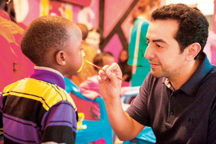 حمد الساير يشارك بورشة الرسم