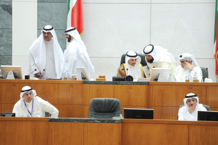 رئيس مجلس الامة مرزوق الغانم ونائبه مبارك الخرينج وعدنان عبدالصمد وحمود الحمدان وسعدون حماد على المنصة هاني الشمري