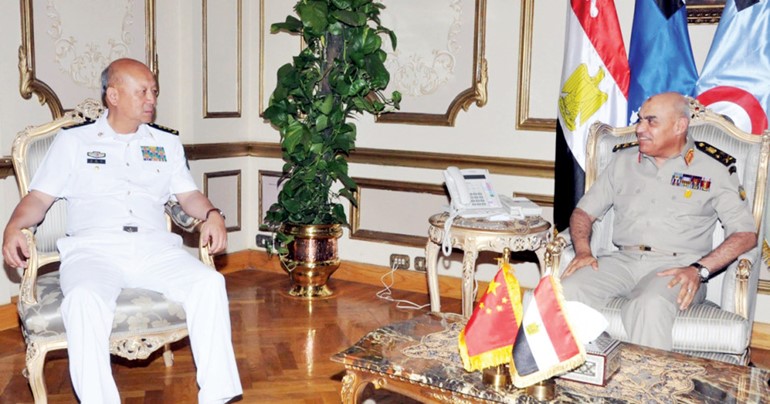 الفريق اول صدقي صبحي ملتقيا الفريق اول بحري وو شنغ لي﻿