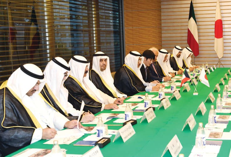 سمو رئيس الوزراء والوفد المرافق خلال جلسة المباحثات﻿