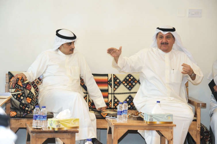 عيسى الكندري متحدثا عن معالجة مشكلات السالمية ومتابعة من ماحمد المنفوحي