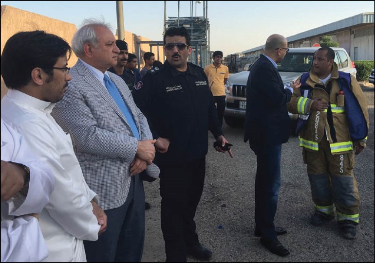 الوزير د بدر العيسى في موقع الحريق