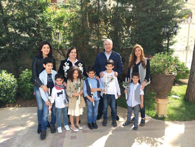 الرئيس سليمان مع زوجته واسرته واحفاده