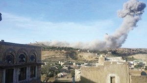 طيران التحالف يقصف معسكر العمالقة بعمران ردا على صاروخ باليستي اطلقه الحوثيون﻿