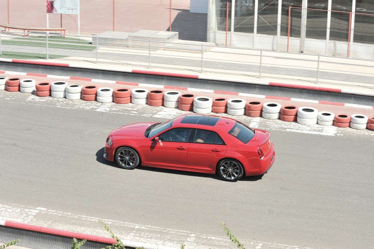 كرايسلر 300 SRT
