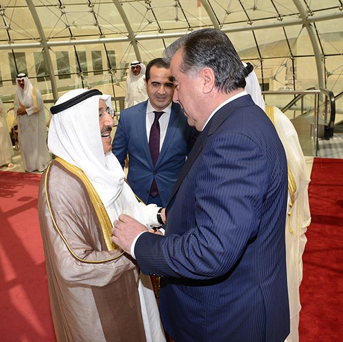 صاحب السمو الامير الشيخ صباح الاحمد مستقبلا الرئيس الطاجيكي امام علي رحمان
