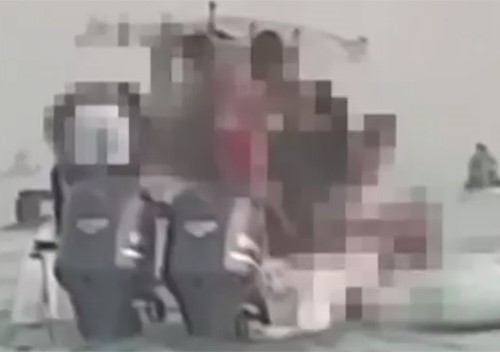 بالفيديو.. رقص مختلط فاضح بـ"البكيني" وسط  البحر في الكويت