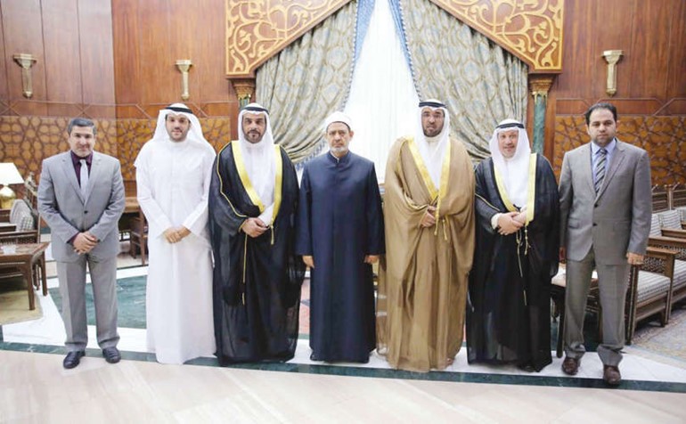 شيخ الازهر داحمد الطيب مستقبلا دوليد الستلان ووفد الهيئة