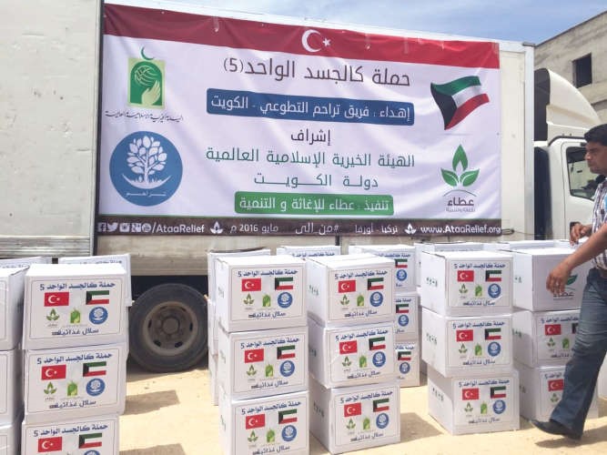 فريق تراحم التطوعي وزع 280 طردا غذائيا تكفي كل اسرة مدة شهر