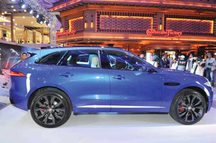 «الزياني» تكشف عن جاكوار F-PACE الجديدة كلياً