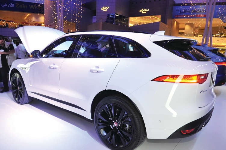 «الزياني» تكشف عن جاكوار F-PACE الجديدة كلياً