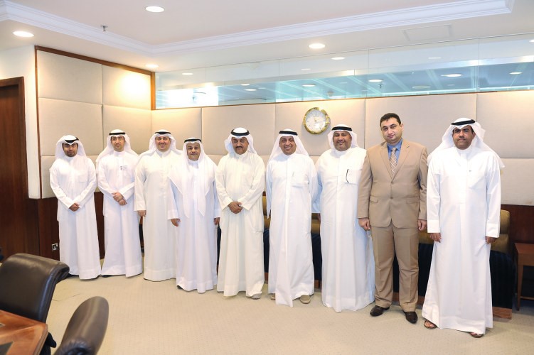 لقطة جماعية للمشاركين في الاجتماع﻿