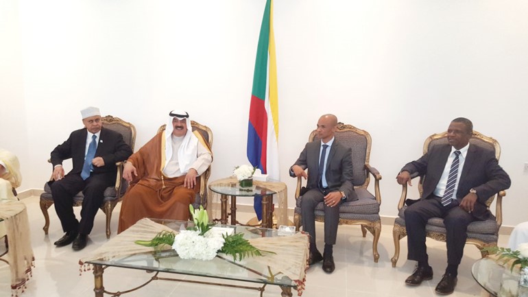 خالد الجارالله مع وزير خارجية جزر القمر في افتتاح السفارة 