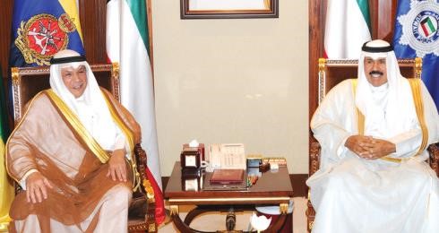 سمو ولي العهد الشيخ نواف الاحمد مستقبلا الشيخ خالد الجراح