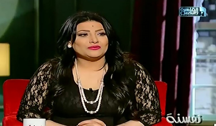 بالفيديو.. لفظ خارج من ممثلة مصرية يُحرج مذيعات برنامج على الهواء 