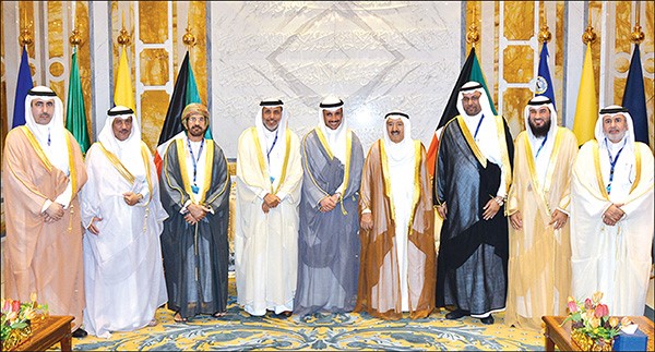 صاحب السمو الامير الشيخ صباح الاحمد لدى استقباله رئيس مجلس الامة مرزوق الغانم والامناء العامين لمجالس الشورى الوطني والامة لدول مجلس التعاون