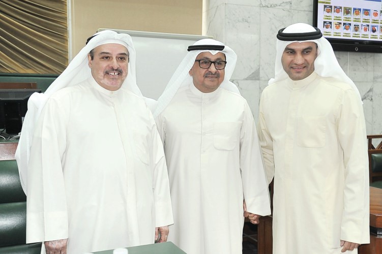 عبدالله الكندري وعلي الرومي ويوسف الصقعبي 
