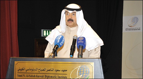 خالد الجارالله متحدثا خلال ندوة حول تمكين المراةريليش كومار