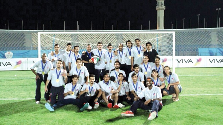 لاعبو الابيض ابطال الدوري بجدارة ﻿