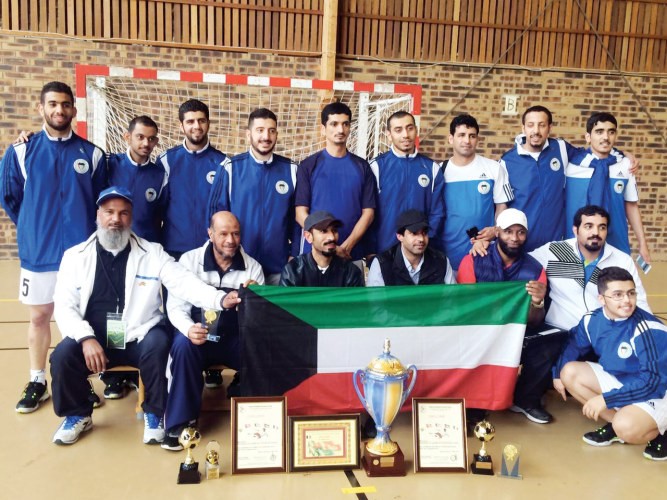 ابطال منتخب الصم مع الجوائز ﻿