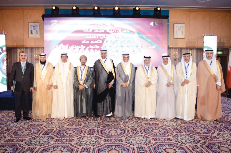 الرئيس مرزوق الغانم متوسطا الامناء العامين في مجالس الشورى والوطني والامة في دول مجلس التعاون الخليجي