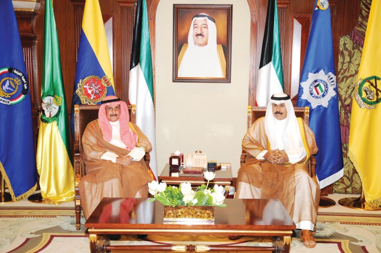 سمو ولي العهد الشيخ نواف الاحمد مستقبلا الشيخ د ابراهيم الدعيج 