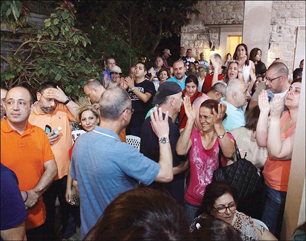 احتفالات انصار التيار الوطني الحر بالفوز بالانتخابات البلدية في منطقة الحدثمحمود الطويل