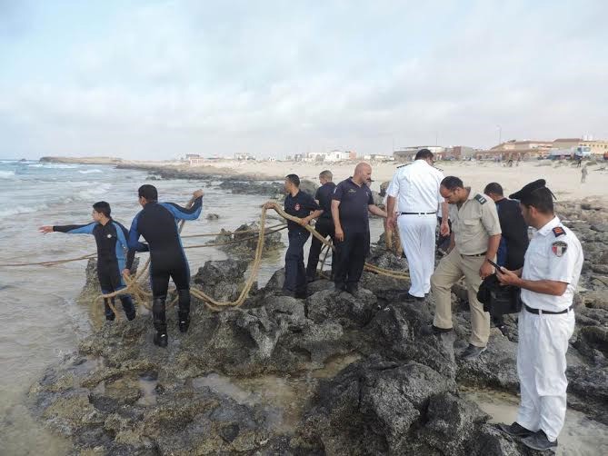 بالفيديو والصور..حوت نافق عملاق بإحدى شواطئ مصر يشعل مواقع التواصل ويثير سخرية المغردين 