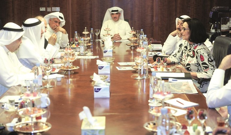 الشيخة امثال الاحمد خلال الاجتماع﻿