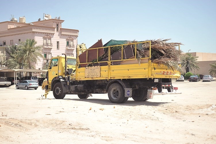 ازالة المخلفات من المنطقة 