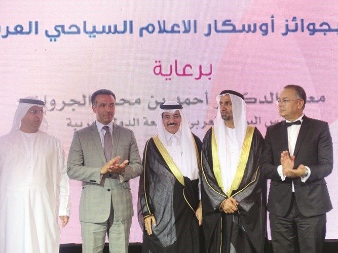 وزير السياحة المغربي لحسن حداد ورئيس البرلمان العربي احمد بن محمد الجروان ودحمد الكواري ووزير السياحة الاردني نايف الفايز وحسين المناعي