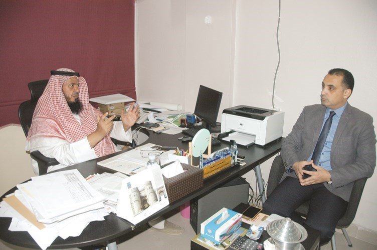 بدر الشبيب متحدثا للزميل طارق عرابي