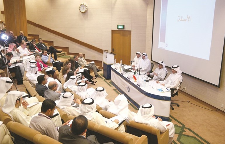 جانب من ورشة العمل التوعوية التي عقدتها هيئة اسواق المال كونا