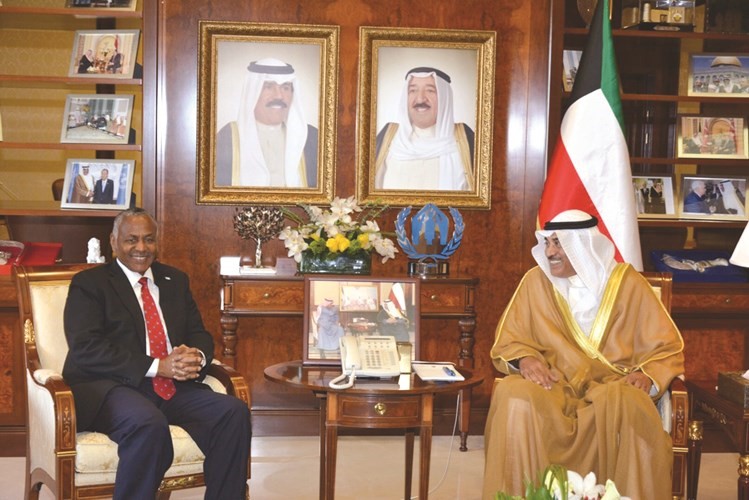 الشيخ صباح الخالد مستقبلا وزير دفاع الصومال اللواء عبدالقادر شيخ علي 