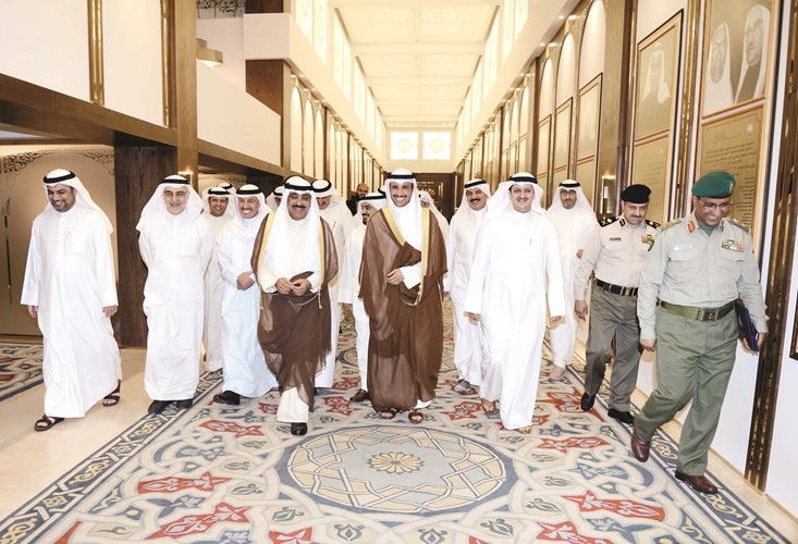 الرئيس الغانم والشيخ مشعل الاحمد بعد خروجهما من قاعة عبدالله السالم بصحبة النواب