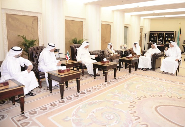 الرئيس مرزوق الغانم والشيخ مشعل الاحمد مع بعض النواب