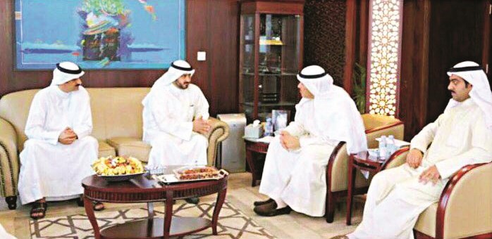 الشيخ سلمان الحمود خلال لقائه اعضاء جمعية المهندسين 