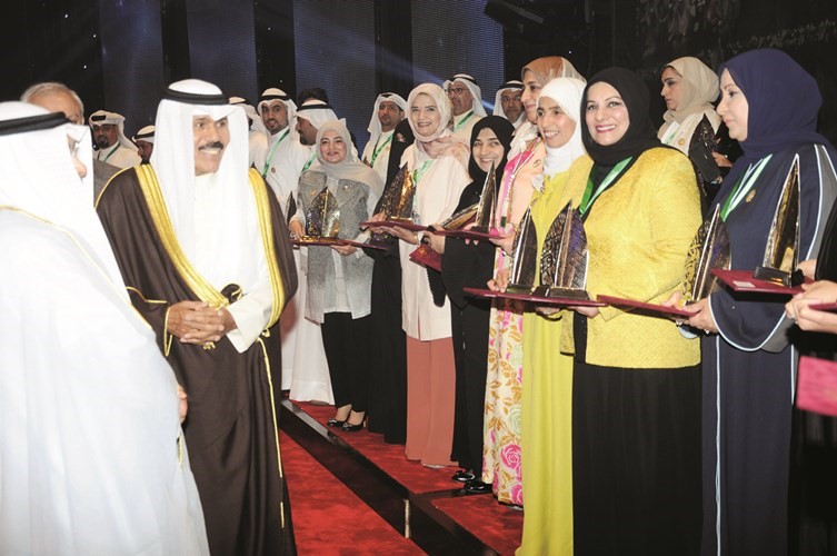 ترحيب بسمو ولي العهد الشيخ نواف الاحمد لدى وصوله﻿