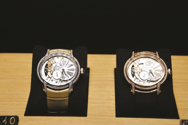 أوديمار بيغه تُطلق ساعة ROYAL OAK OFFSHORE DIVER كرونوغراف في صالة العرض الجديدة بمجمع الصالحية
