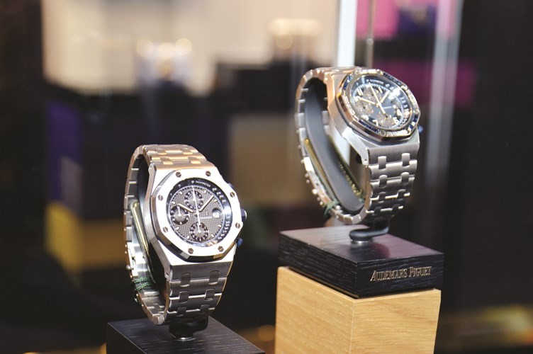 أوديمار بيغه تُطلق ساعة ROYAL OAK OFFSHORE DIVER كرونوغراف في صالة العرض الجديدة بمجمع الصالحية