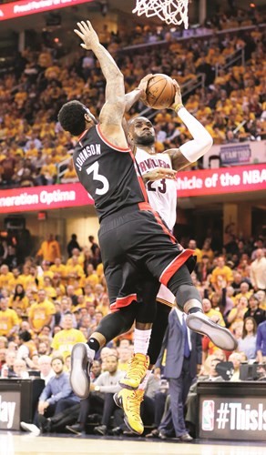 كليفلاند يقسو على تورونتو في «NBA»