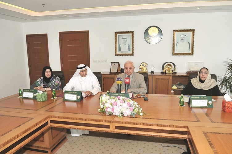 دبدر العيسى والشيخة فادية السعد ودهيثم الاثري وفاطمة الكندري خلال المؤتمر	احمد علي﻿