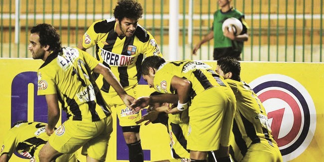 لاعبو المقاولون العرب يحتفلون بالفوز على سموحة 