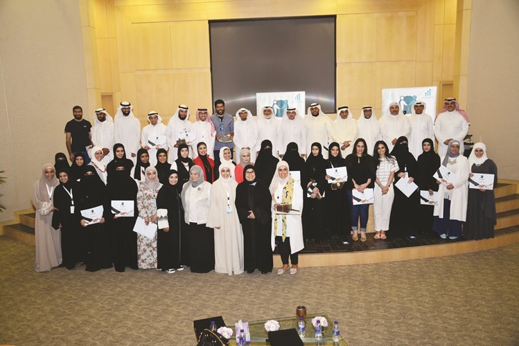المشاركون في برنامج مودة لتاهيل المقبلين على الزواج في لقطة جماعية شانافاس قاسم