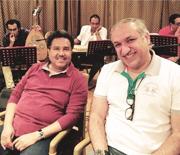 فنان العرب محمد عبده ورئيس روتانا سالم الهندي وابتسامة لعدسة الانباء