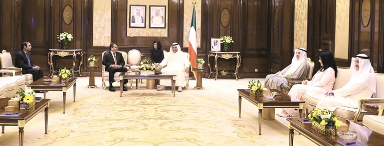 سمو رئيس الوزراء الشيخ جابر المبارك مستقبلا رئيس البرلمان الاتحادي الدولي ﻿